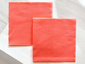 Kırmızı Renkli Kullan At Peçete